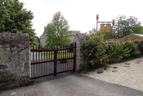 Iconographie - Entrée du château d'Aubigné