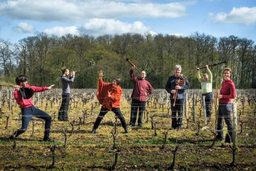 Iconographie - Pose dans les vignes de la compagnie Outre mesure 