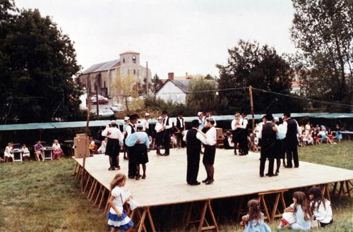 Iconographie - La Pastourelle talmondaise - Sur le plateau d'une kermesse