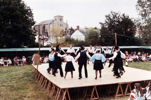 Iconographie - La Pastourelle talmondaise - Sur le plateau d'une kermesse