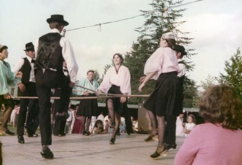 Iconographie - La Pastourelle talmondaise - Danse la guimbarde