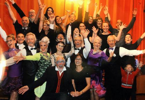 Iconographie - La troupe d'un repas spectacle au Poucton