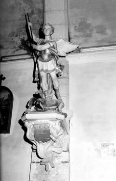 Iconographie - Statue de Saint-Michel dans l'église