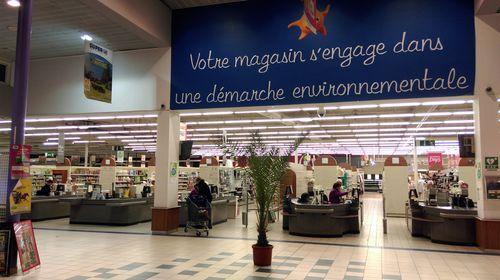 Iconographie - L'accueil de l'ancien magasin Super U