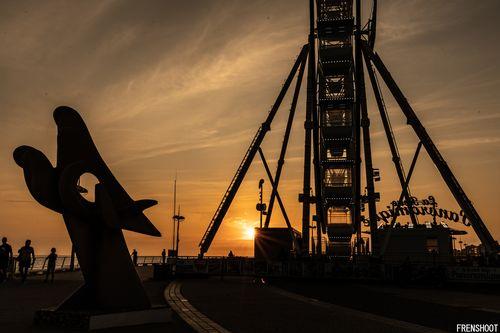 Iconographie - La grande roue vue de la plage