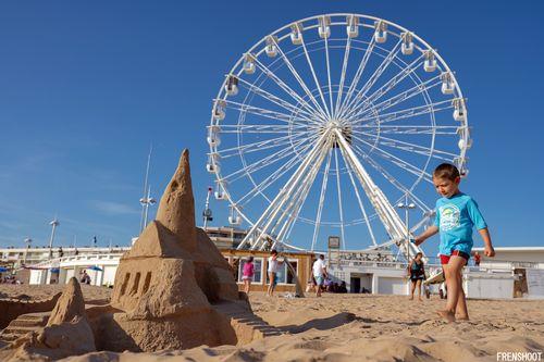 Iconographie - La grande roue vue de la plage