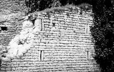 Iconographie - Mur en ruine à Prinçais