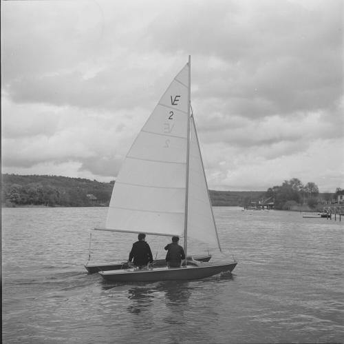 Iconographie - Le catamaran "Véloce"