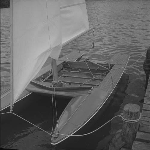 Iconographie - Le catamaran "Véloce"