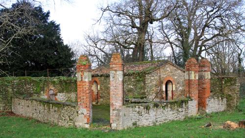 Iconographie - Le chenil du château de la Brédurière avant restauration