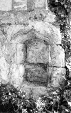 iconographie - Niche dans les ruines de l'ancienne église