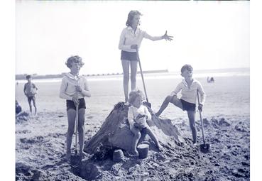 Iconographie - Enfants sur la plage