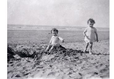 Iconographie - Enfants sur la plage