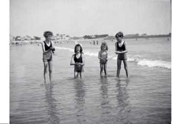 Iconographie - Enfants sur la plage