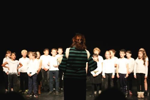 Iconographie - Chants par les élèves de l'école René Guy Cadou