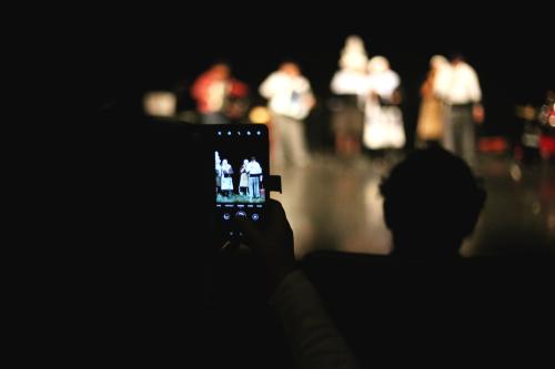 Iconographie - Prise de photos lors de la soirée Les gens des Olonnes Chantent 