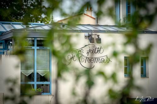 Iconographie - Façade du restaurant du Petit Saint-Thomas