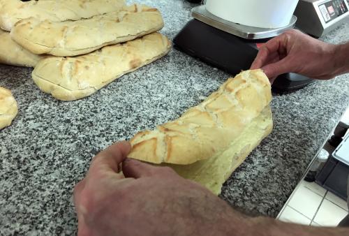 Iconographie - Prépation du préfou à l'ail à la Boulangerie Georges