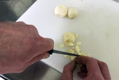 Iconographie - Prépation du préfou à l'ail à la Boulangerie Georges