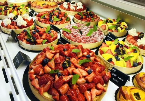 Iconographie - Vitrine de pâtisseries de la Boulangerie Georges