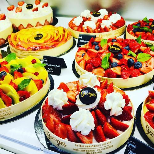 Iconographie - Vitrine de pâtisseries de la Boulangerie Georges