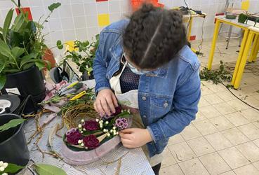 Iconographie - Composition d'art florale de Clarisse Regier, Meilleure apprentie fleuriste 2021