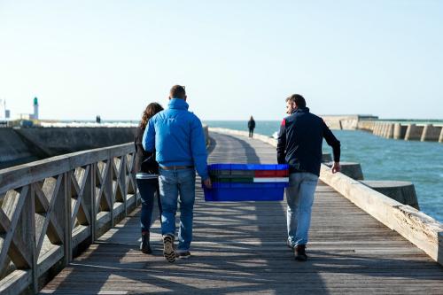 Iconographie - Les trois fondateurs de O'Poisson sur la jetée