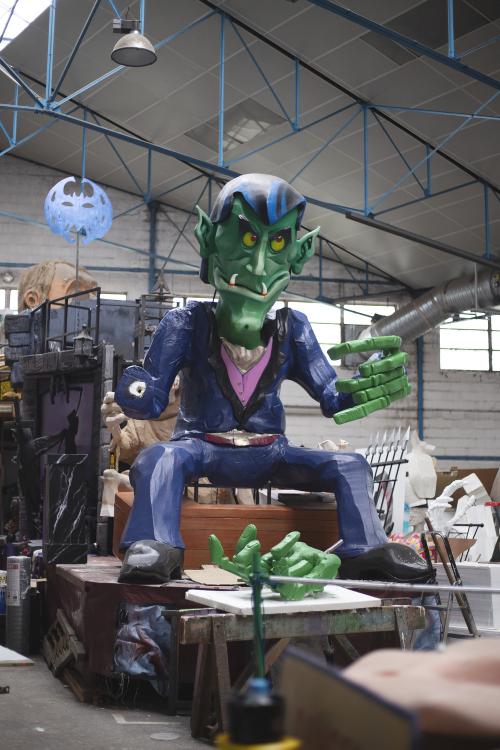 Iconographie - Personnage de char lors de la visite de l’atelier du Carnaval de Nantes 