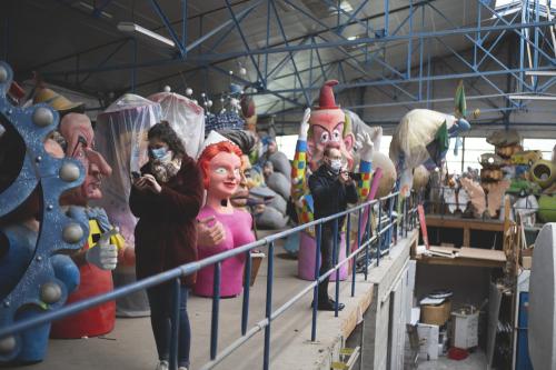 Iconographie - Personnages de char lors de la visite de l’atelier du Carnaval de Nantes 