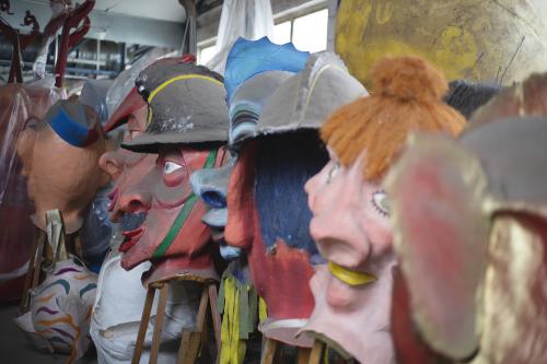 Iconographie - Personnages de char lors de la visite de l’atelier du Carnaval de Nantes 