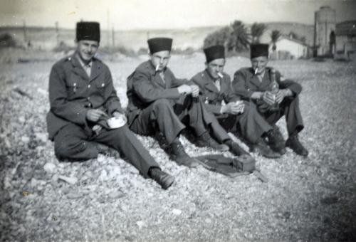 Iconographie - Algérie - Sur la plage d'Arzew