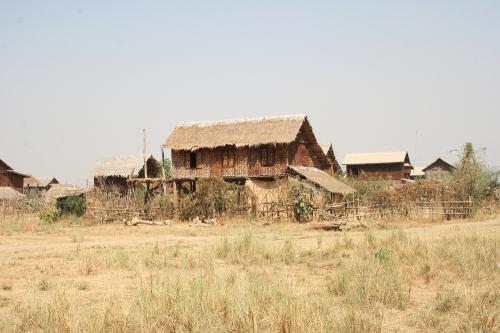 Iconographie - Maisons en terre couverte de végétaux