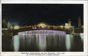 Iconographie - Exposition internationale des Arts décoratifs - Le pont Alexandre avec la cascade lumineuse
