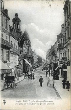 Iconographie - Rue Georges Clemenceau - Vue prise du carrefour des Quatre-Chemins