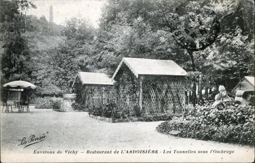 Iconographie - Restaurant de l'Ardoisière - Les tonnelles sous l'ombrage