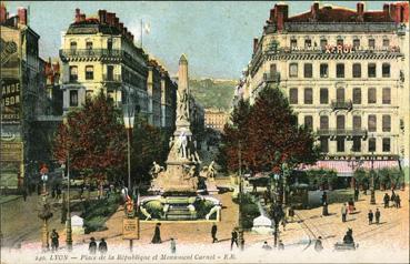 Iconographie - Place de la République et monument Carnor