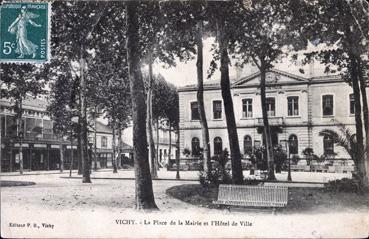 Iconographie - La place de la Mairie et l'Hôtel de Ville