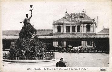 Iconographie - La gare et le monument de la Ville de Vichy