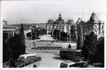 iconographie - L'esplanade de l'Hôtel de Ville