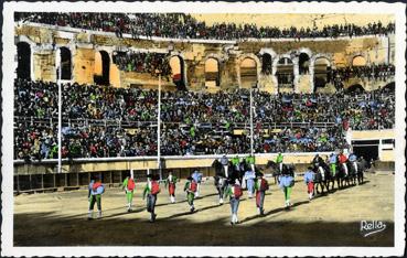 Iconographie - Course de taureaux aux arènes romaines - Le paséo