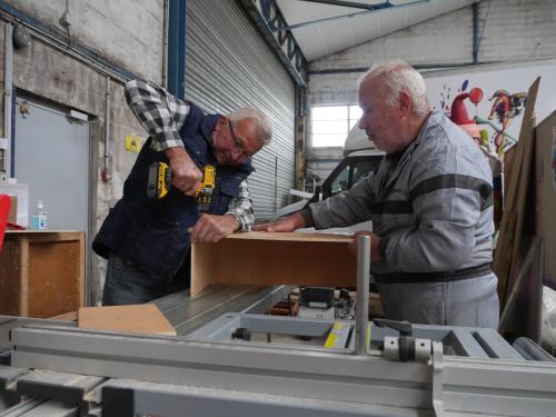 Iconographie - Fabrication des boites de conservation des maquettes des chars du Carnaval