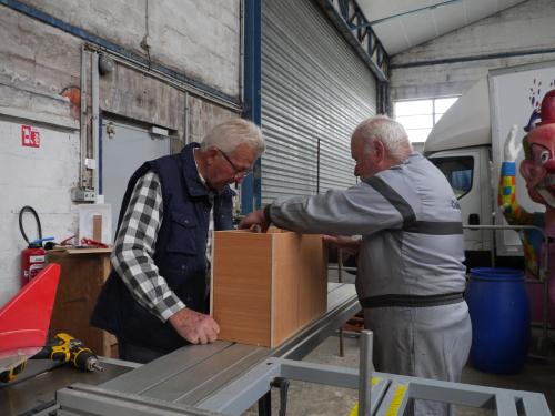 Iconographie - Fabrication des boites de conservation des maquettes des chars du Carnaval