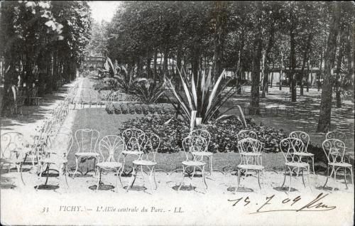 Iconographie - L'allée centrale du parc