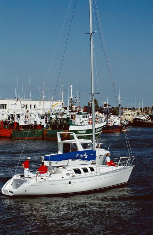 Iconographie - Un antarès 920 dans le port de Saint-Gilles-Croix-de-Vie