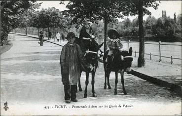 Iconographie - Promenade à âne sur les quais de l'Allier