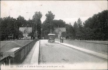 Iconographie - L'allée de l'ancien parc prise du pont