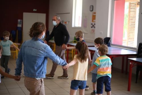 Iconographie - Animation danse et chant à l’école Sainte Marie