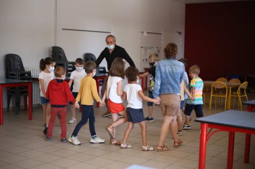 Iconographie - Animation danse et chant à l’école Sainte Marie