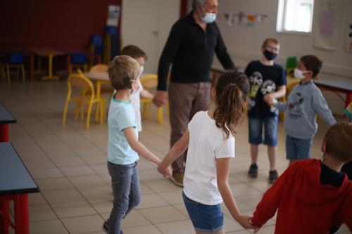 Iconographie - Animation danse et chant à l’école Sainte Marie