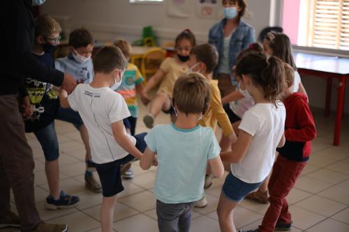 Iconographie - Animation danse et chant à l’école Sainte Marie